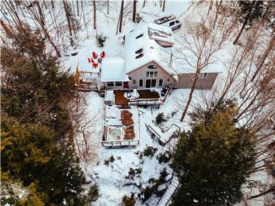 Luxury Haliburton Lakefront Cottage w/ Hot Tub - NOW BOOKING SUMMER 2025 & FALL 2024