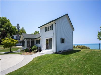 Bayfield's Only Luxury Lake-Level, Lake-Front Cottage Rental!