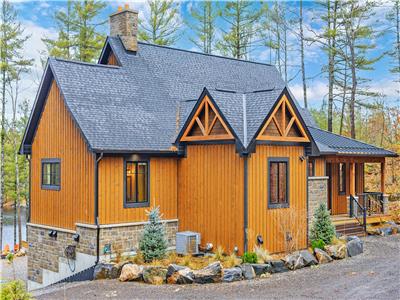 Upscale Custom Built New Waterfront Cottage 6 bedrooms 5Baths Skiing,Sauna,Best Fishing TrentSevern