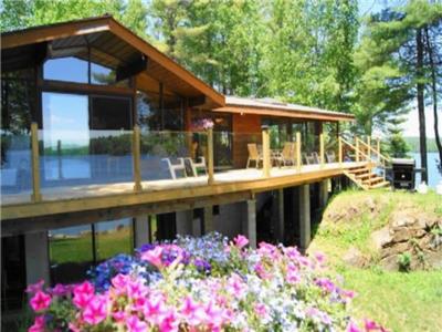 Beach Retreat, Sand Beach, Hot Tub, Sauna, Pool Table, Great Privacy, Guest House, Huge Deck & Dock