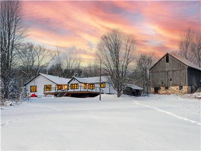 Lakefront Farmhouse Cottage | Hot Tub | Sauna | Fireplace