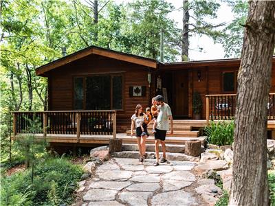 NEW Private Waterfront Log Cabin on 18 Acres! NOW BOOKING FALL