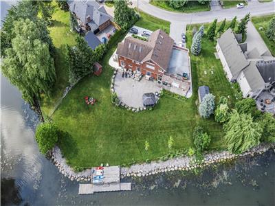 Lake Simcoe Waterfront Retreat | Walkable to the lake  Free canoe use  BBQ & firepit included