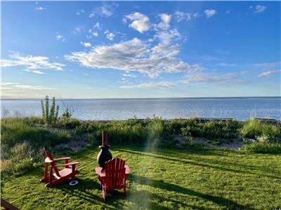 Beach Front Cozy Cottage - Oscar on the Ocean