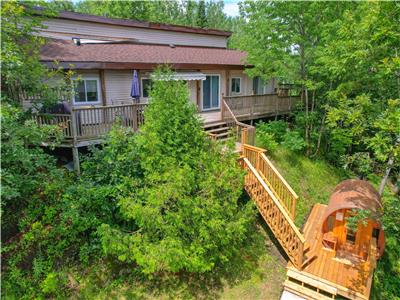 Spacious Bancroft Cottage- Lakefront with Sauna