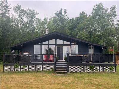 Cozy *Pet Friendly* Rustic A-Frame cottage on Moira Lake. *The Best Fishing*