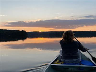 3 Mile Lake Cozy Cottage, only one 10 day stay left for 2024! JUNE 21-30. Must love cats!