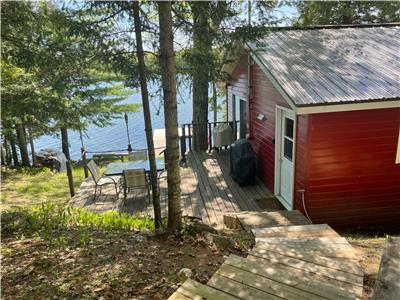 Cozy Cottage and Bunkie on the shores  of  Malcolm Lake