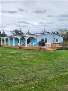 Cute little cottage in cocagne-cape overlooking the bay.30mins to moncton, 15mins to shediac