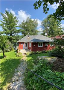 BEAUTIFULLY RENOVATED 4 bdrm, 2 bath MUSKOKA COTTAGE (with HOT TUB) on CRYSTAL-CLEAR SKELETON LAKE!