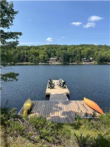 Charming 3-bedroom cottage on beautiful Stoney Lake with Boat House Games Room