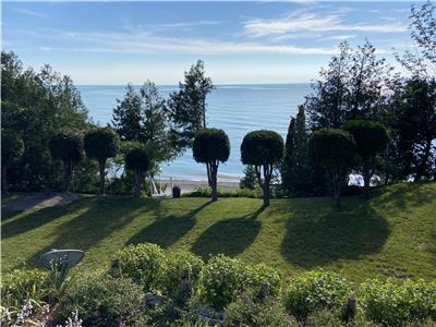 Lakefront Cottage Near Goderich