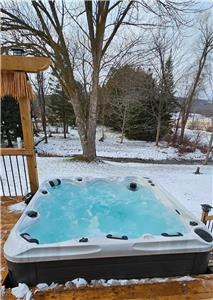 BLUE MOUNTAIN CHALET WITH HOT TUB!!!