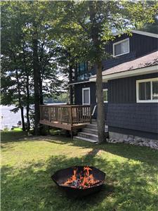 The Firefly Cottage - cute, cozy and a treehouse style view.