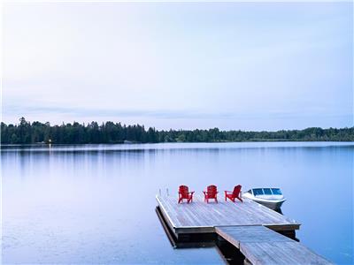 Private Waterfront Cottage with Large Dock