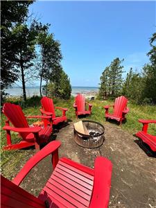 WATERFRONT COTTAGE, INCDLUDE WIFI, KAYAK AND PARKING. 30 MINUTE DRIVE FROM TOBERMORY