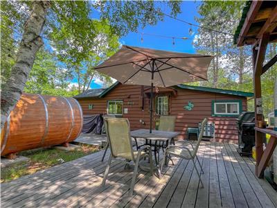 Fosters Lake Retro Cabin Retreat- Sauna/Volleyball Court