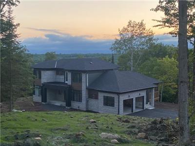 Very Large New Built 6BR Villa close to Dwight Beach, Huntsville, Muskoka