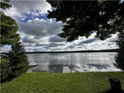 Lakefront Family Cottage - White Rose Lodge