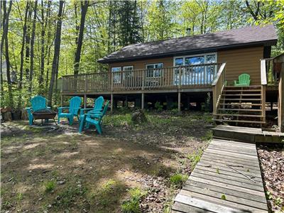 3 bedroom, 3 season on Kamaniskeg Lake near Barrys Bay -90km of boating