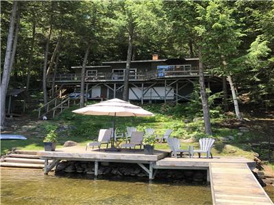 Family Oriented 4-Season Cottage with Hot Tub, Kennisis Lake, Haliburton - The Islandview Lakehouse