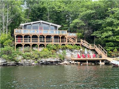 *NEWLY RENOVATED* Minun Kiviranta - A Cozy Waterfront Escape on Twelve Mile Bay