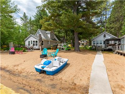 The Beach Cottages: 3 Cottages + 1 Bunkie, Perfect for Multi-Family Fun!