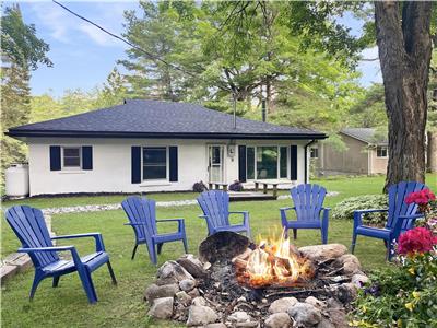 Cozy Lakeside Cottage