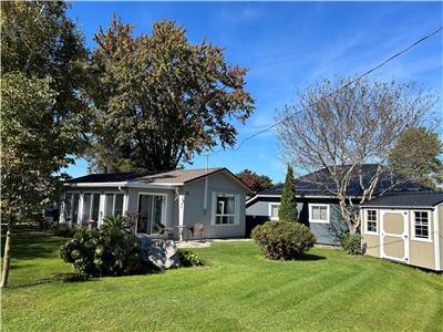 Cozy Cottage Steps from the Beach, Winter Rentals Available