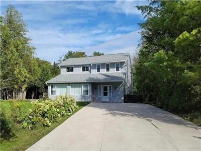 Beach Town Cottage: Quick Walk Over to the Beach