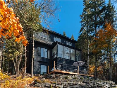 Cozy Huntsville Cabin on Fairy Lake w/ Hot Tub