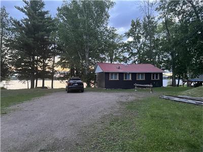 RIVER'S EDGE RETREAT Ottawa River, quiet and peaceful, gradual entry private waterfront DOG FRIENDLY