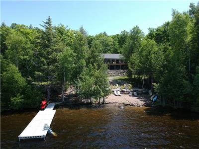 Sanctuary retreat , private beach , 30 mins to Algonquin