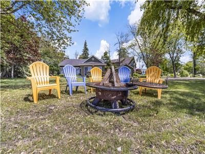 Lakefront Cottage with Private Beach Access