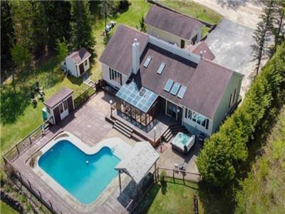 LE CHEZ-SOI, LAKEFRONT, POOL, HOT TUB, SAUNA, SKI