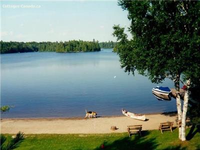 TRANQUIL COVE COTTAGE PRIVATE SANDY WATERFRONT BEACH. SAFE FOR CHILDREN. PARRY SOUND REGION