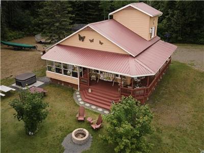 Chalet 4-saisons face  la rivire pour amoureux de la nature