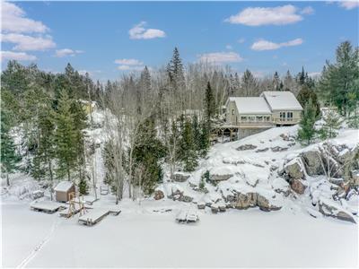 The Pine Cliff Lake House, 4 Season, Waterfront on the Lake Nipissing