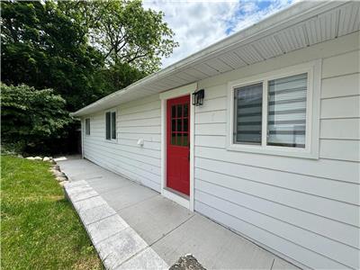 Hillside Hideaway ? Cozy Cottage Rental in Port Stanley, Ontario