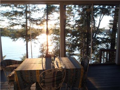 Quiet, secluded cottage for rent on Blackstone Lake ON