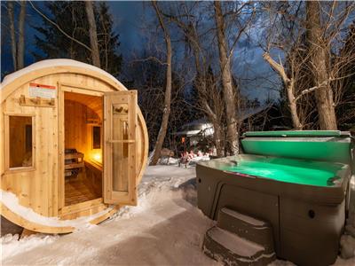 5 Star Renovated Luxury Chalet | Sauna + Hot Tub!