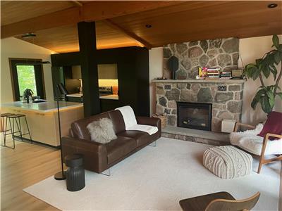 Wasaga Beach Mid-century gem, 3bed, 2bath, 4 season home, 2 blocks from the beach