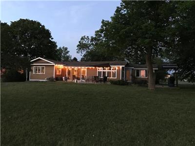 Jigger's - Spacious Beachfront Cottage