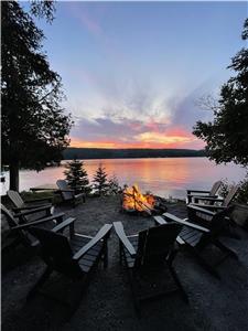 LakeKabin! Premium Lake! Private Cottage | HotTub,Kayaks,SUP,Canoe,BBQ,Firepit,Fireplace,Hammock