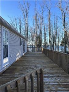 This resort cottage is situated on a beautiful lakefront site!