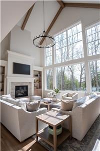 New Listing - Luxury 9 Bedroom Waterfront Cottage