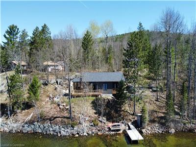 Waterfront Private New Cottage - Seperate Bunkie in Papineau Lake