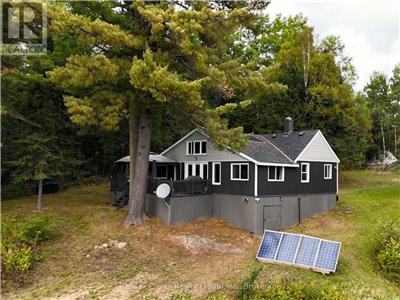 Lakebreeze Cottage -JUST LISTED, 14' boat/Motor, SUP's, Fishing SUP/Kayak, Party Island & Pizza Oven