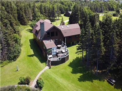 Domaine de luxe en bord de mer : 7 chambres | 800' de littoral | 5 acres | Retraite sur la cte oues