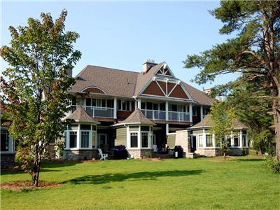 Beautiful fully equipped Cottage Villa on Lake of Bays Muskoka available July 13-20